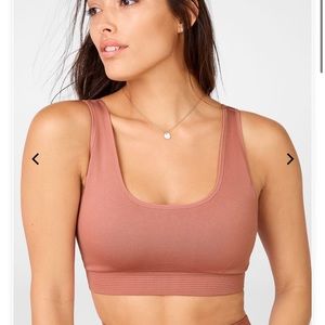 NWT FABLETICS SEAMLESS CHERRY MOCHA SPORTS BRA XS